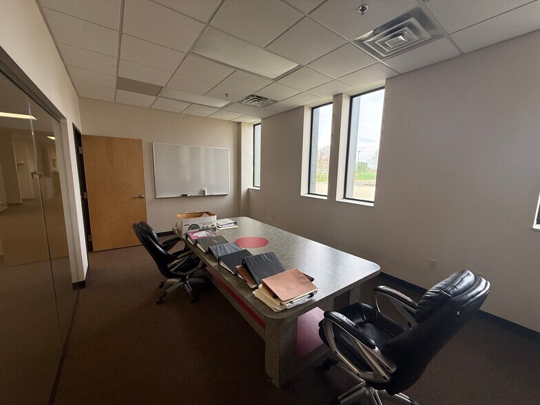More Photos Of 3433-3665 Midlink Dr, Kalamazoo Manufacturing For Lease