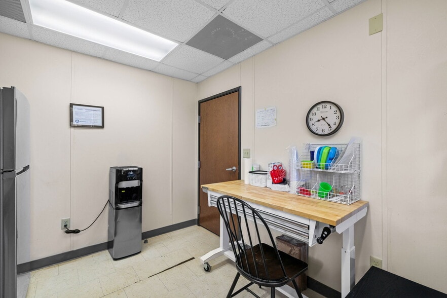 More Photos Of 310 Terrell Rd, Franklin Office For Sale
