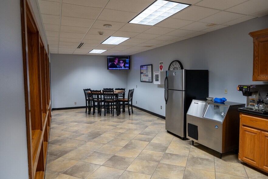 More Photos Of 125 W Missouri Ave, Midland Office For Lease