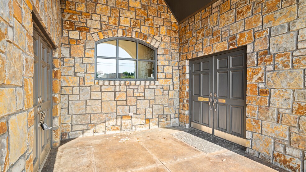 More Photos Of 14000 N Western Ave, Edmond Office For Sale