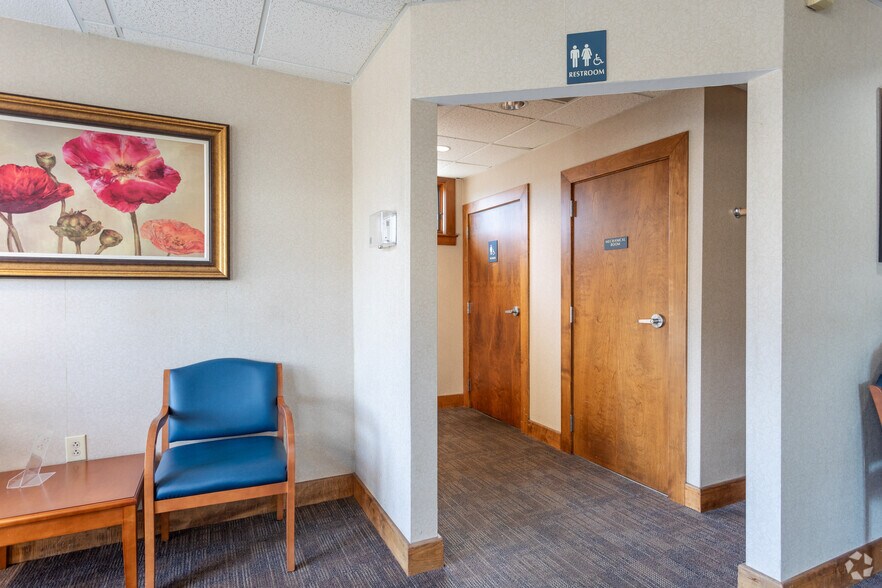 More Photos Of 905 Johns Hopkins Dr, Greenville Medical For Sale