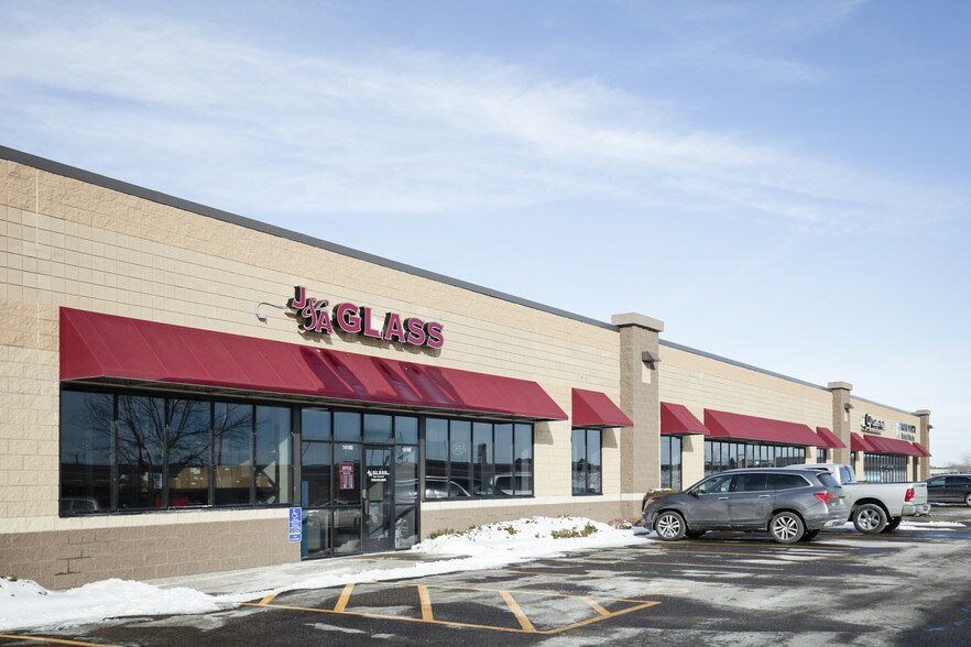 More Photos Of 14140-14198 Northdale Blvd, Rogers Showroom For Lease