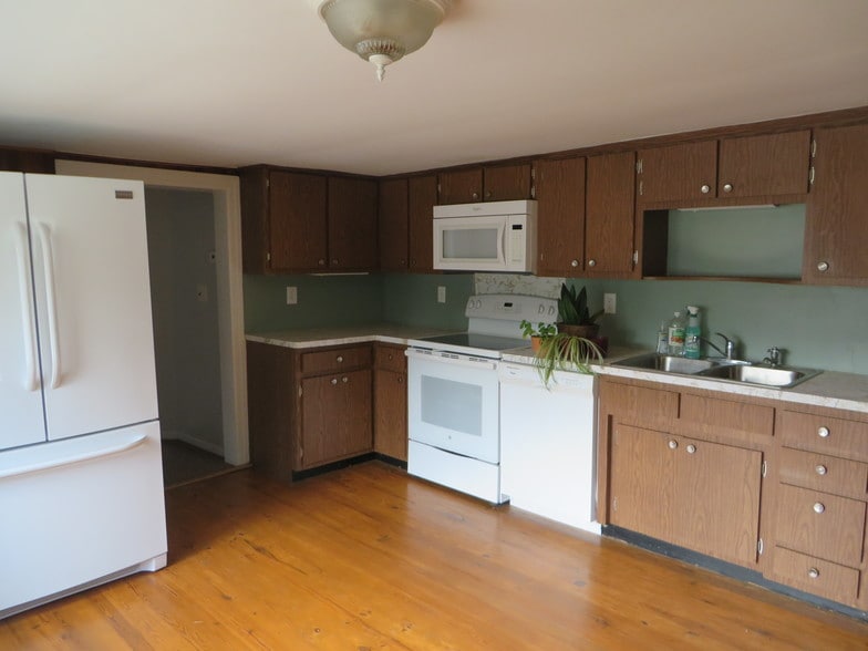 More Photos Of 692 South St, Highland Apartments For Sale