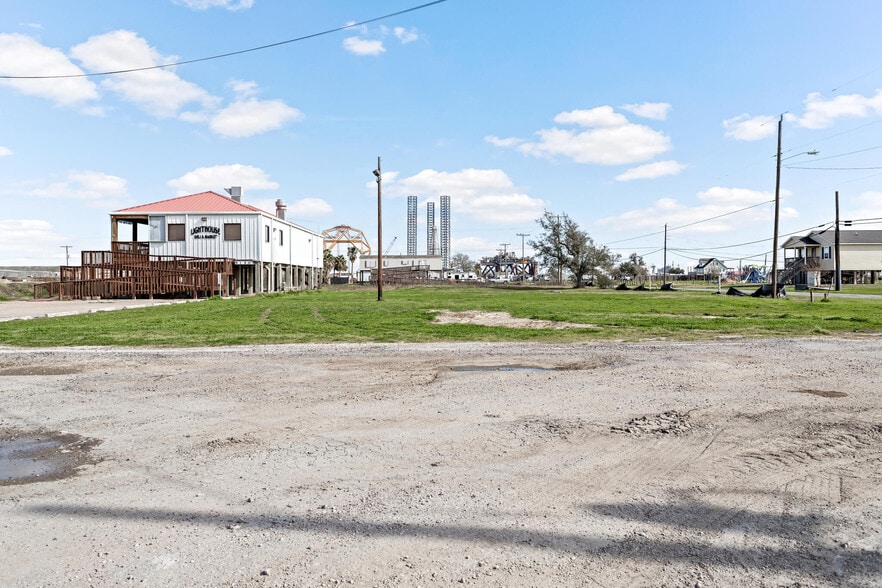 More Photos Of 5140 Gulfway Dr, Sabine Pass Restaurant For Sale