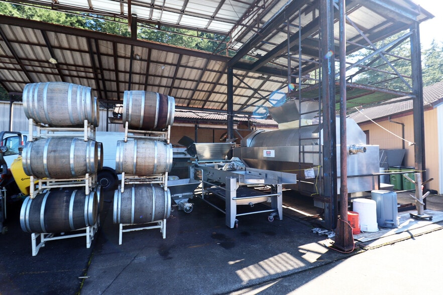 More Photos Of 27012 Briggs Hill Rd, Eugene Winery Vineyard For Sale