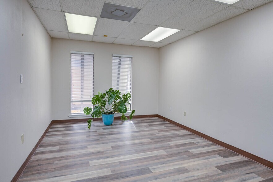 More Photos Of 700-H Everhart Rd, Corpus Christi Office For Sale