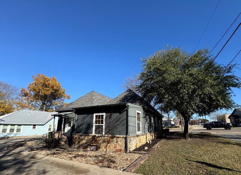 More Photos Of 301 N Alamo Rd, Rockwall Office For Lease