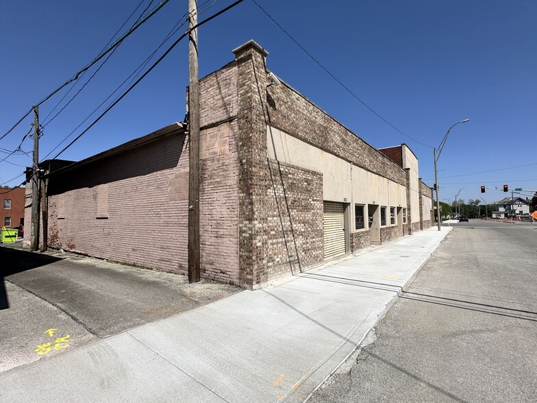 More Photos Of 201 W 3rd St, Marion General Retail For Sale