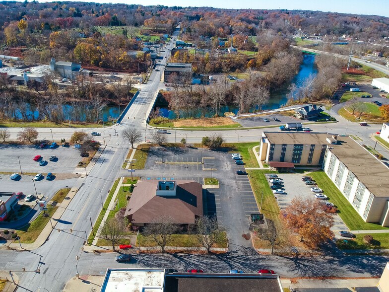 More Photos Of 100 W Washington St, New Castle Restaurant For Lease