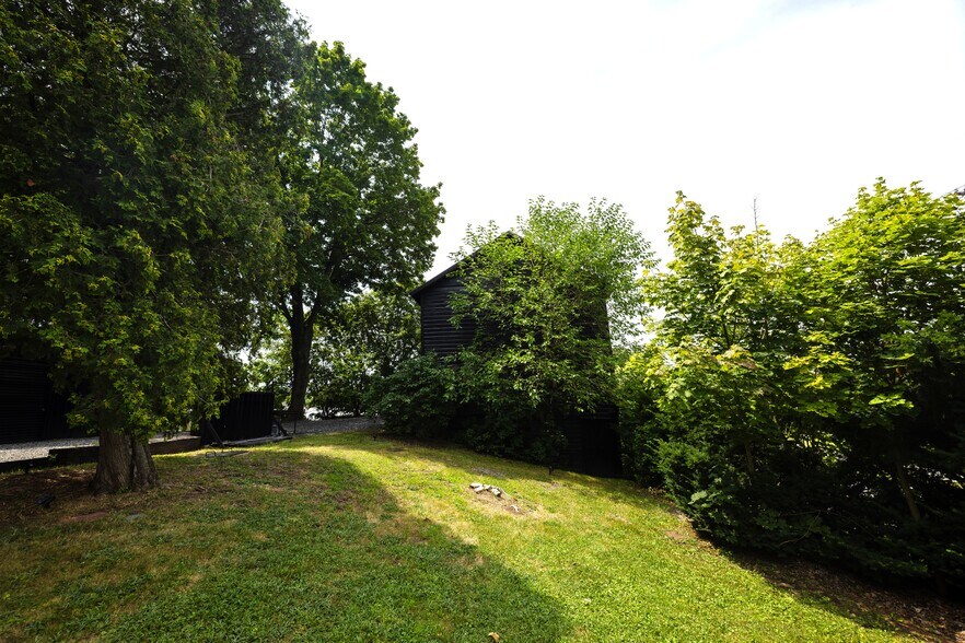 More Photos Of 5628 S 3rd St, Hudson Specialty For Sale