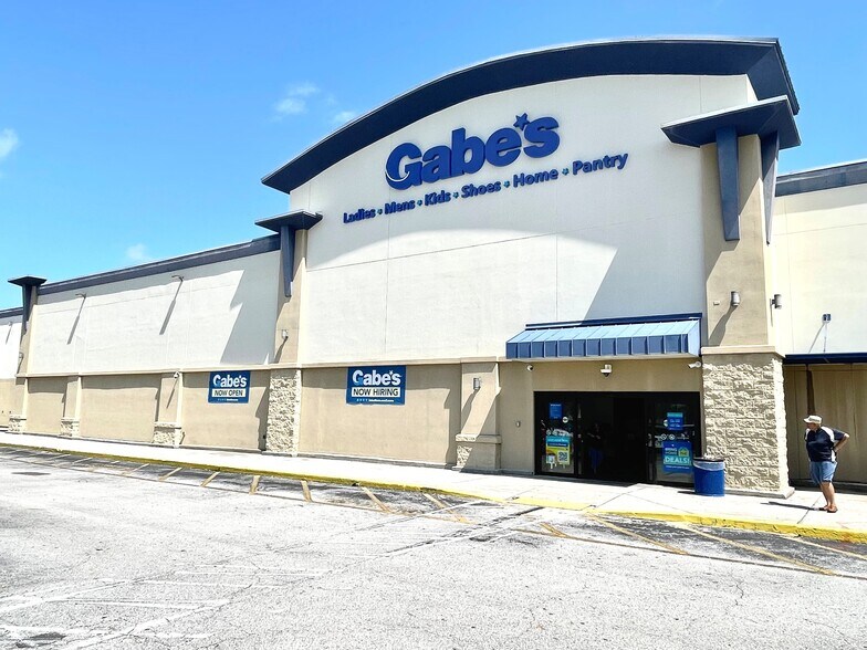 More Photos Of 4665-4749 66th St N, Saint Petersburg Unknown For Lease