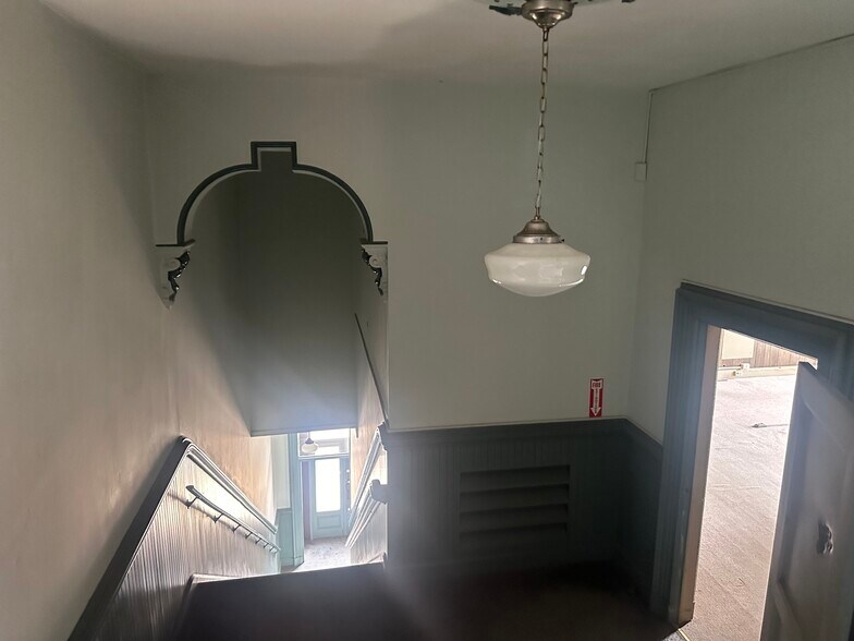 More Photos Of 49 E Main St, Amsterdam Office For Sale