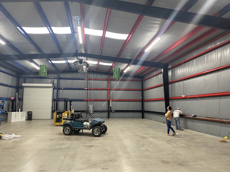 More Photos Of 12481 Creekside, Largo Warehouse For Lease