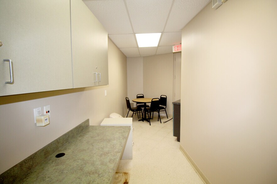 2736 University Blvd W, Jacksonville, FL 32217 Medical Office For