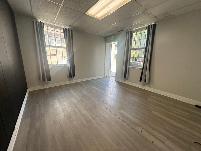 More Photos Of 1187 Broad St, Bridgeport Office For Lease