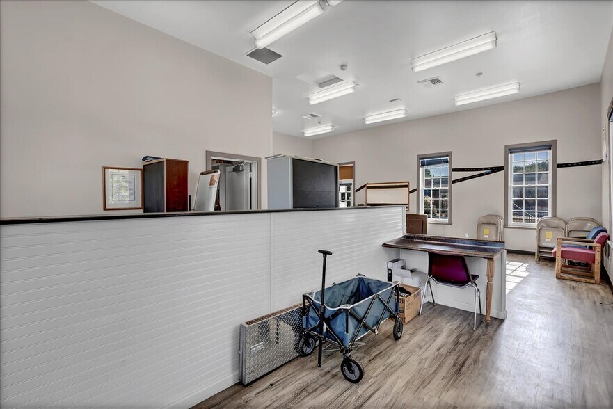 More Photos Of 504 W 7th St, Hanford Freestanding For Sale