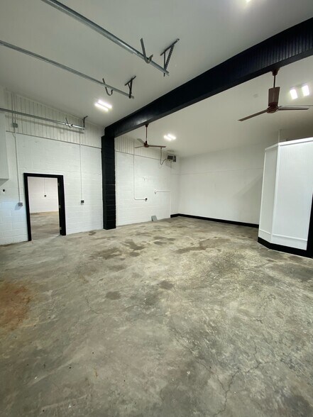 More Photos Of 134 Cockeysville, Cockeysville Warehouse For Lease