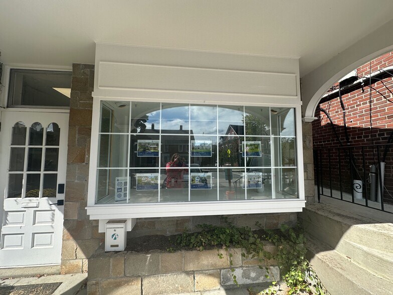 More Photos Of 439 Boston Post Rd, Weston General Retail For Lease