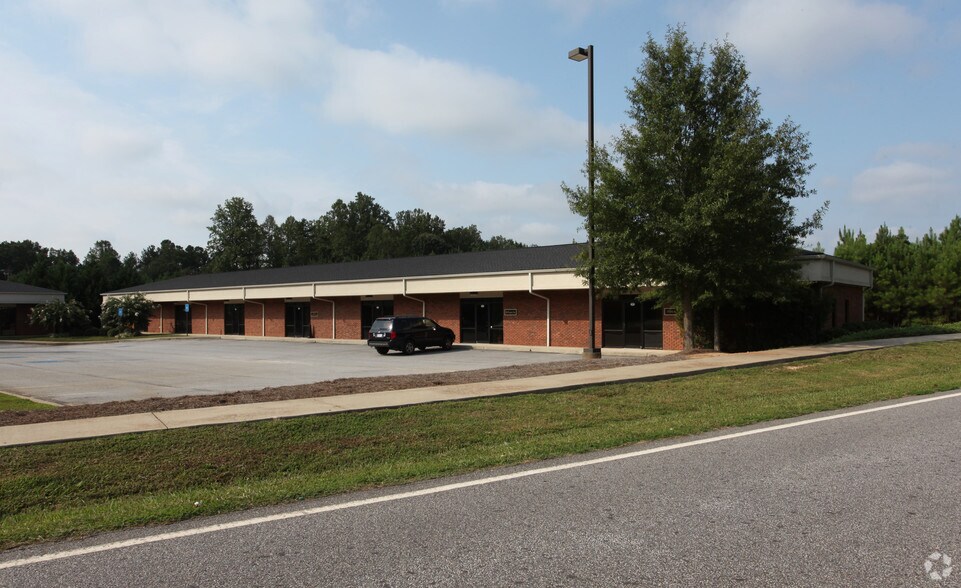 More Photos Of 5509 Radford Rd, Flowery Branch Office For Lease