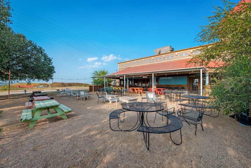 More Photos Of 5812 N Interstate 35, Denton Restaurant For Lease