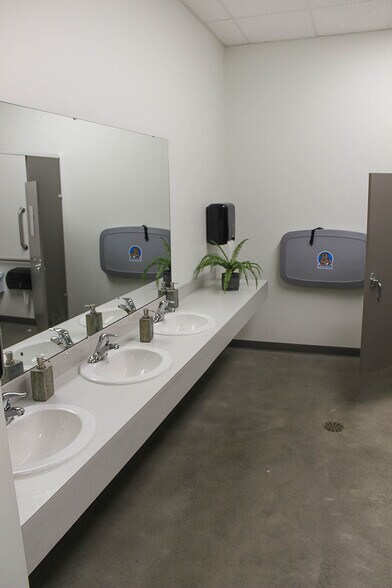 More Photos Of 1710 Gregory Avenue Ext, Sunnyside General Retail For Sale