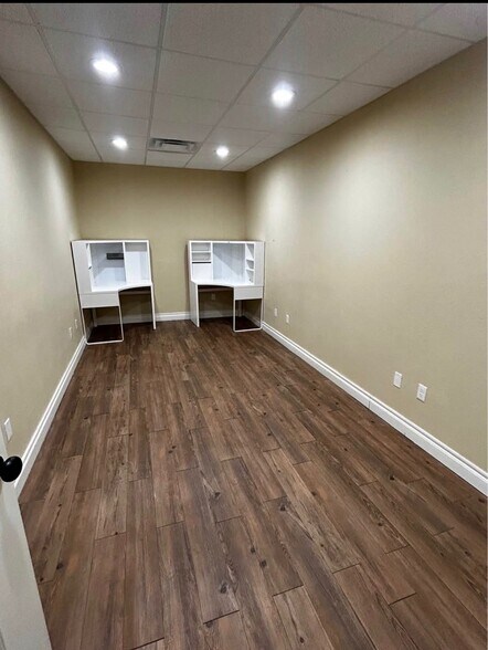 More Photos Of 117 S 7th Ave, Durant General Retail For Lease