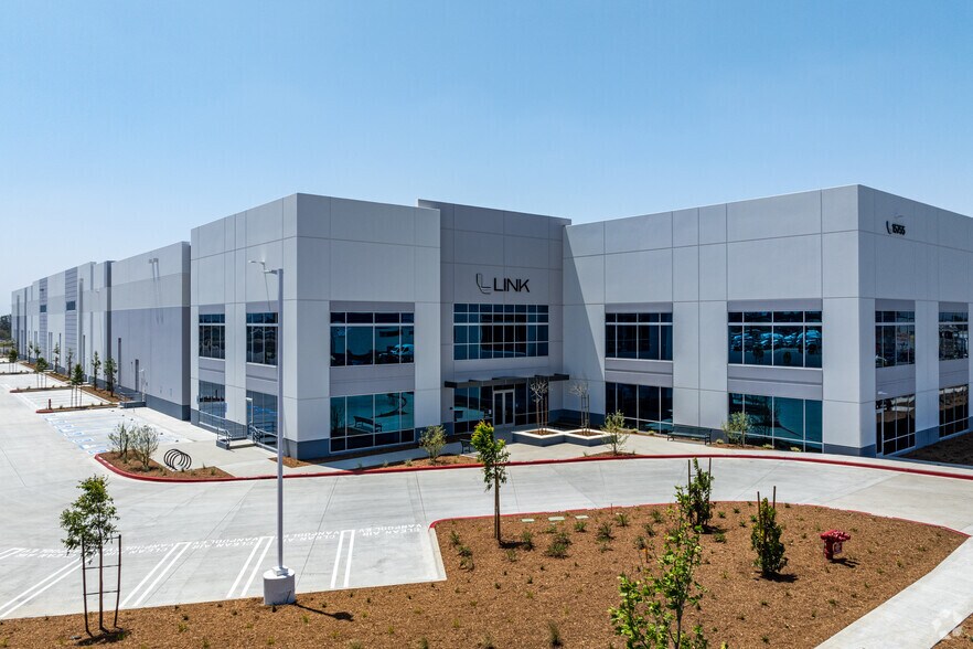 More Photos Of 15755 Arrow Blvd, Fontana Warehouse For Lease