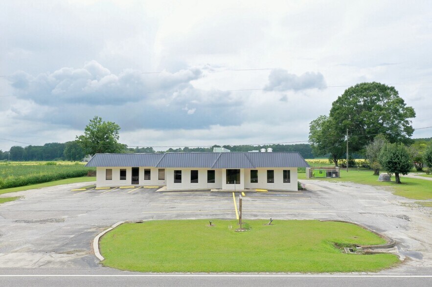 Primary Photo Of 7722 Seven Creeks Hwy, Nakina Restaurant For Sale