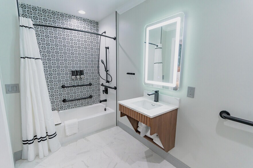 More Photos Of 1107 N Broadway, Santa Maria Hotel For Sale