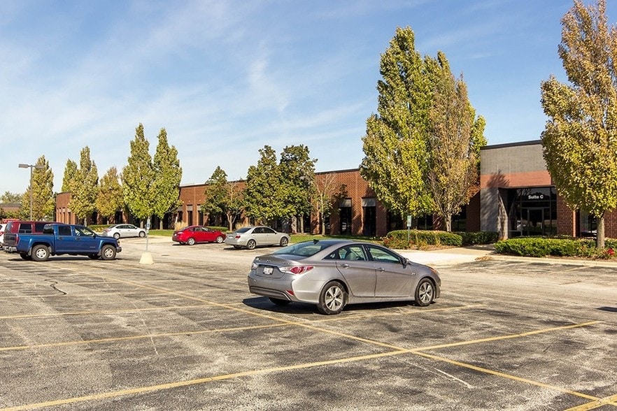 More Photos Of 431 Lakeview Ct, Mount Prospect Light Distribution For Lease