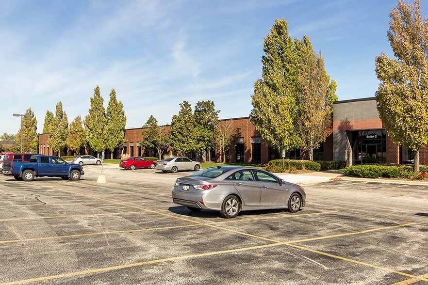 More Photos Of 431 Lakeview Ct, Mount Prospect Light Distribution For Lease