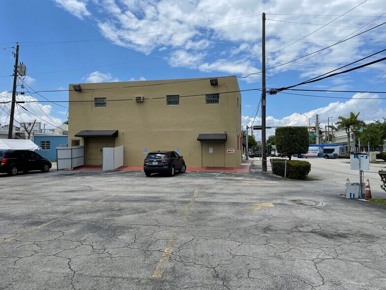 More Photos Of 198 Hialeah Dr, Hialeah Storefront Retail Office For Lease