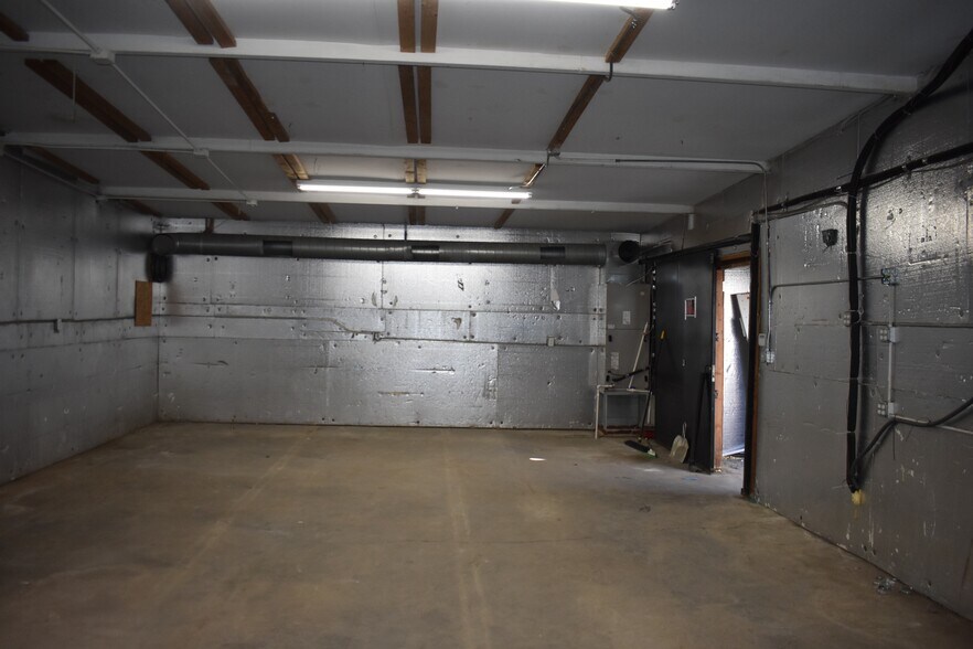 More Photos Of 5273-5275 E Washington Blvd, Commerce Warehouse For Lease