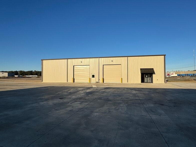 More Photos Of 107 Aerosmith Dr, Richland Light Distribution For Lease