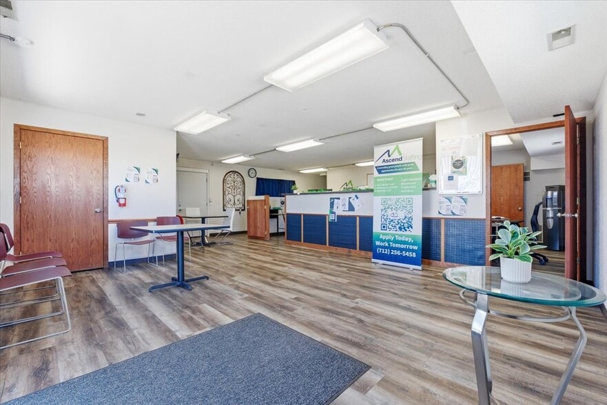 More Photos Of 1824 2nd Ave, Council Bluffs Office For Lease