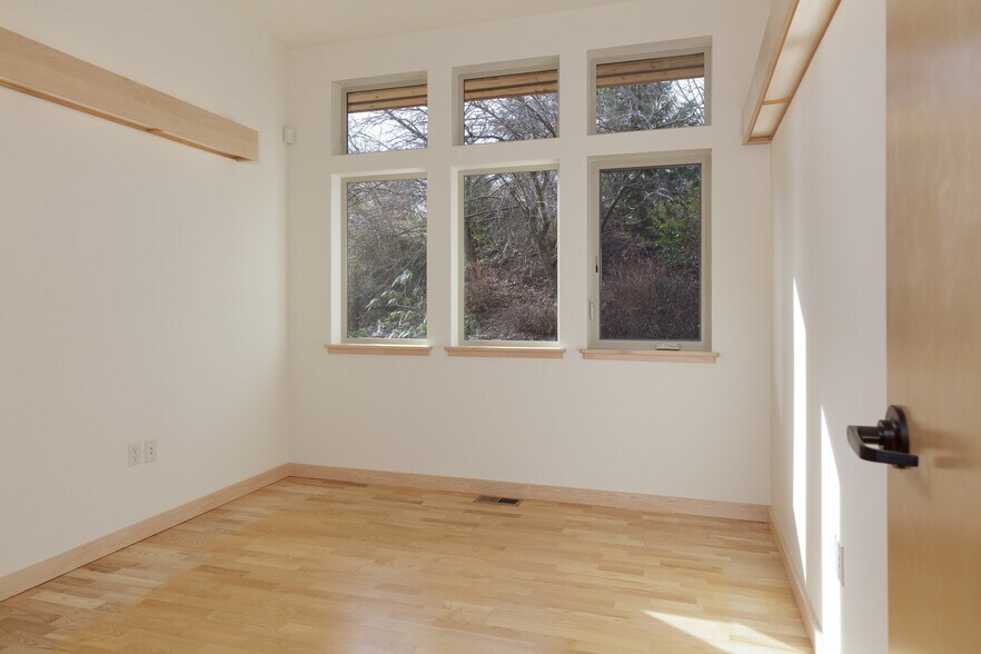 More Photos Of 3235 Cascade Ave, Hood River Office Residential For Sale