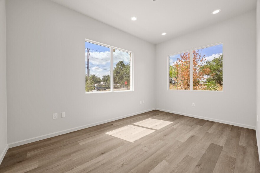 More Photos Of 701 Crystal Falls Pky, Leander Office For Sale