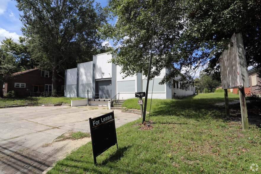 More Photos Of 718 N Main St, Sumter Warehouse For Lease