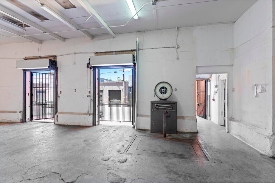 More Photos Of 410-420 E Beach Ave, Inglewood Warehouse For Sale