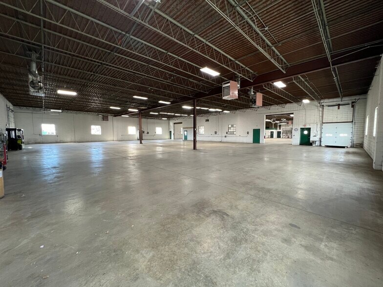 More Photos Of N90W14635 Commerce Dr, Menomonee Falls Manufacturing For Sale