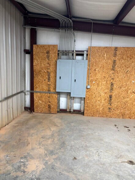 More Photos Of 637 Besstown Rd, Bessemer City Warehouse For Lease