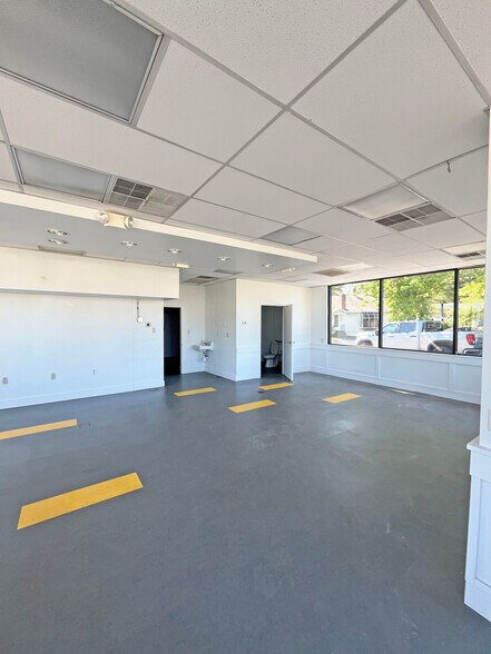 More Photos Of 163 Pleasant St, Brunswick Freestanding For Lease
