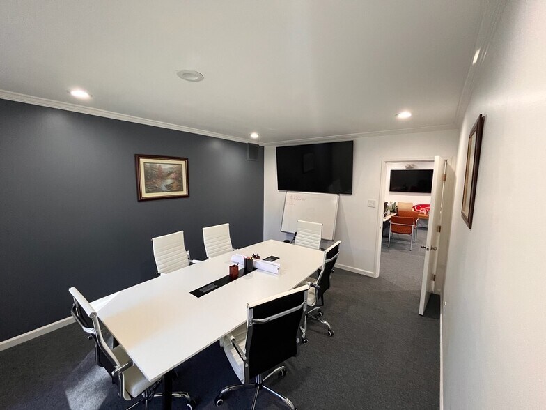 More Photos Of 775 S 23rd St S, Arlington Office For Sale