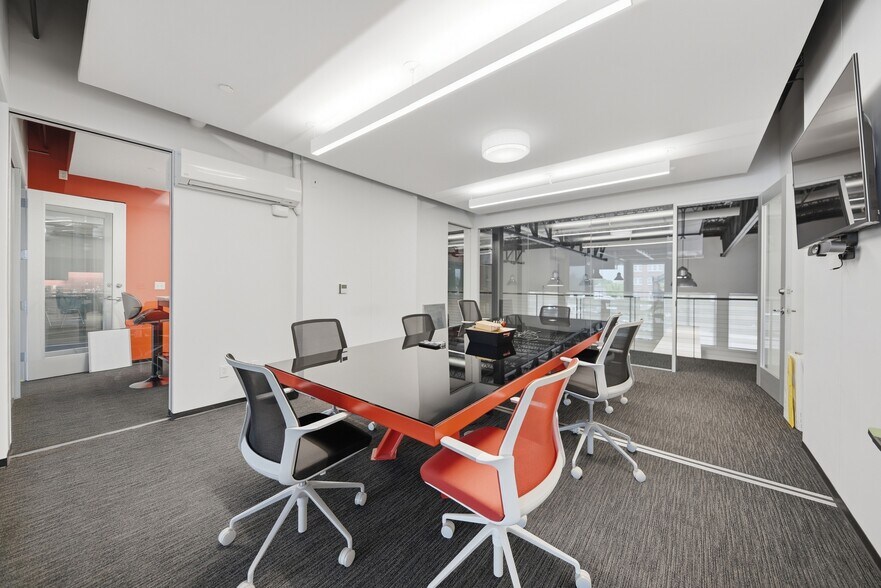 More Photos Of 301 N Main St, Bryan Office For Lease