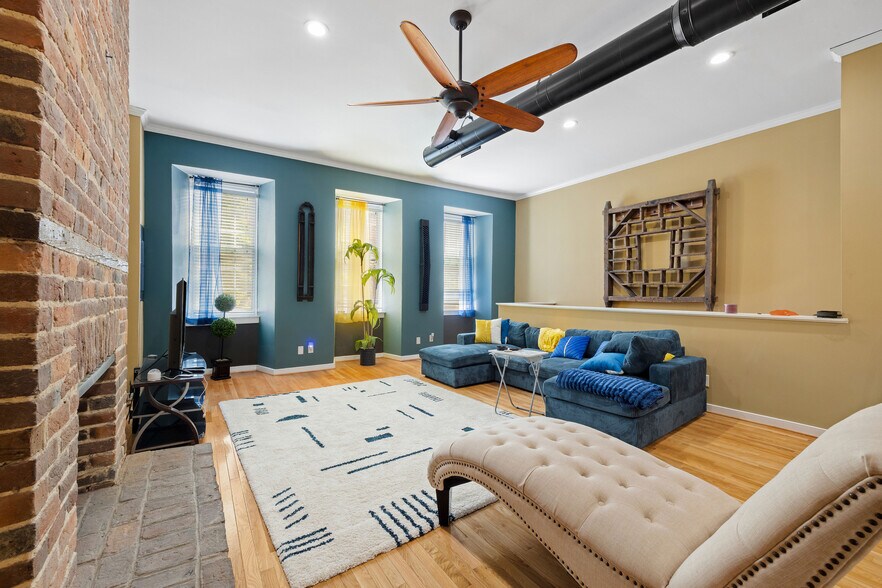 More Photos Of 23-25 W Old St, Petersburg Apartments For Sale