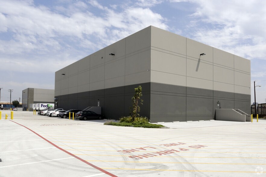 More Photos Of 4490 Ayers Ave, Vernon Warehouse For Lease