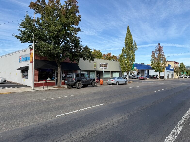 More Photos Of 719 E 1st St, Newberg Storefront For Sale