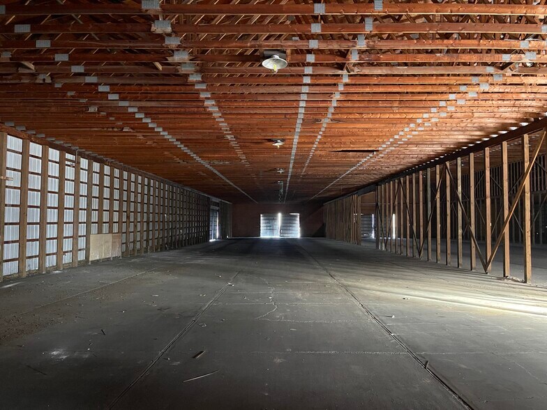 More Photos Of 211 S Elm St, Owosso Flex For Sale