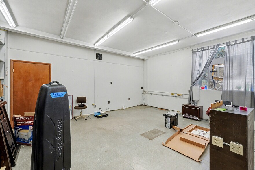 More Photos Of 109 S Wayne Ave, Lockland Storefront For Sale