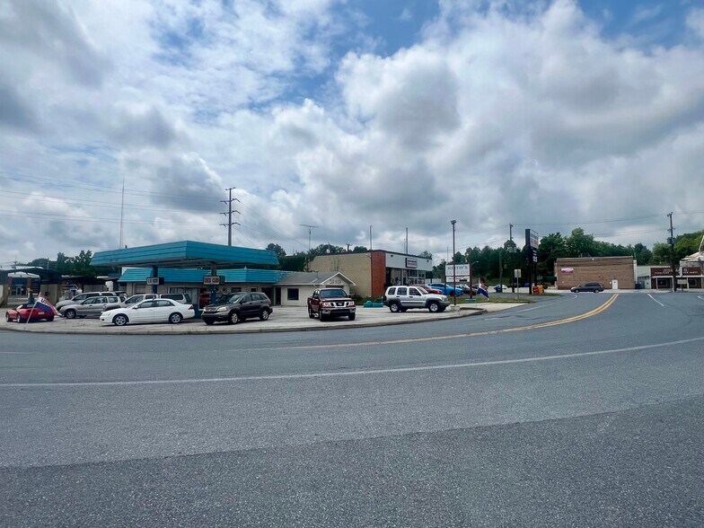 More Photos Of 125 John St, Westminster Auto Dealership For Sale